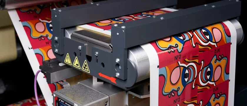 Offset printing presses and die-cutting workshops producing color boxes in Longgang, Wenzhou's printing cluster